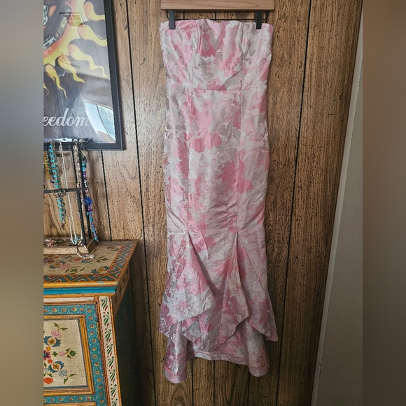 NWT LOVERS + FRIENDS / REVOLVE Urgonia Gown - Small - Picture 4 of 10